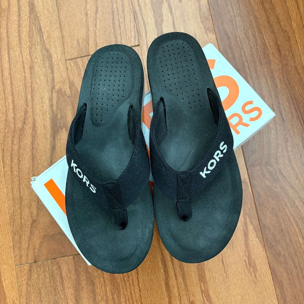 Like-new KORS Michael Kors flip flops